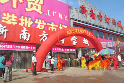 中國服裝服飾批發(fā)市場全景圖 機遇、挑戰(zhàn)與轉(zhuǎn)型之路